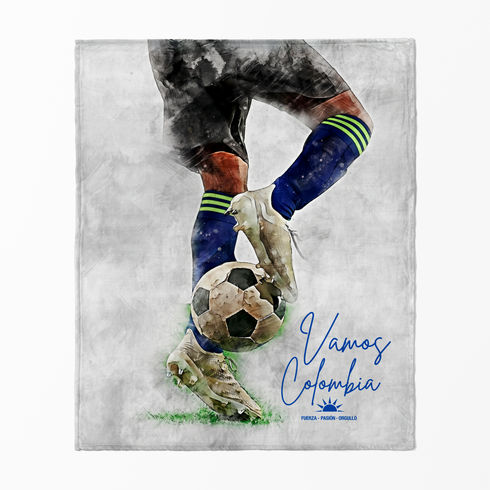 Jugador de fútbol en acción pateando balón, medias azul con rayas verdes, estilo artístico acuarela sutex blanket fullview new