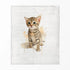 Tierno gatito atigrado acostado, ilustración acuarela con salpicaduras de color beige y tonos suaves. sutex blanket fullview rotated