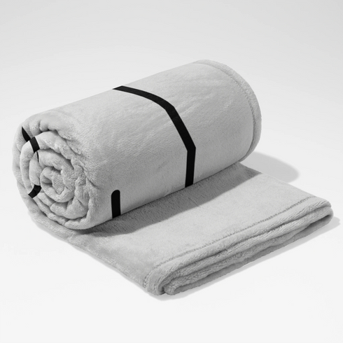 Firma cursiva en tinta negra sobre fondo gris claro. sutex blanket rolled rotated