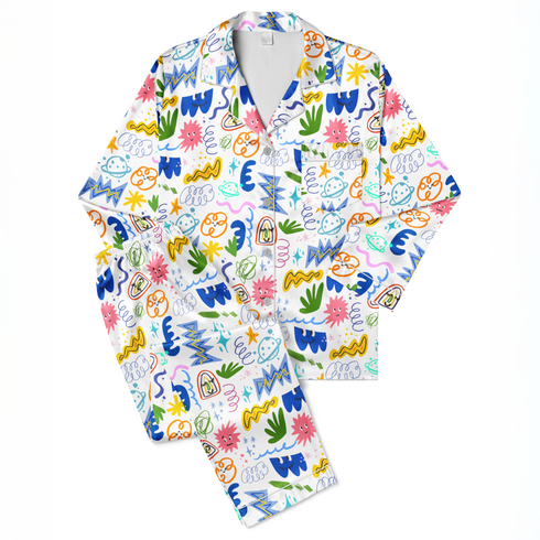 Coloridos dibujos doodle infantiles con formas abstractas, espirales, estrellas y líneas onduladas en azul, amarillo, rosa y verde. sutex pajamas fullview mockup