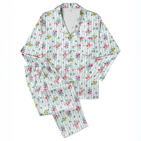 Patrón floral con rosado, amarillo y azul sobre rayas verticales azules y blancas sutex pajamas fullview mockup
