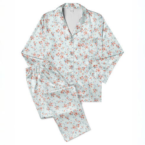 Patrón floral coral y gris sobre rayas azul cielo, flores delicadas con hojas decorativas sutex pajamas fullview mockup