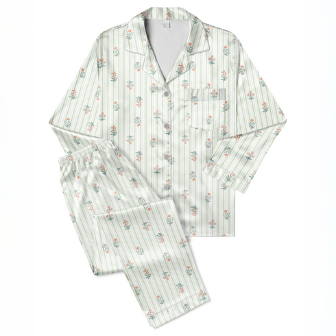 Patrón de rayas verdes con flores coral y hojas dispersas sobre fondo crema sutex pajamas fullview mockup