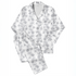 Patrón estampado floral con flores y hojas sobre fondo blanco, diseño botánico delicado sutex pajamas fullview mockup