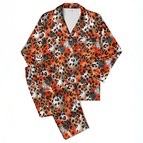 Estampado abstracto con manchas de leopardo en naranja, negro, blanco y café sutex pajamas fullview mockup