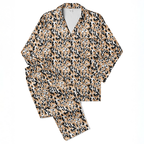 Estampado animal print en negro, café y blanco con manchas difuminadas estilo leopardo sutex pajamas fullview mockup
