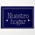 Texto blanco "Nuestro hogar" con flechas decorativas sobre fondo azul marino con marco doble sutex rug 2x3 overhead white