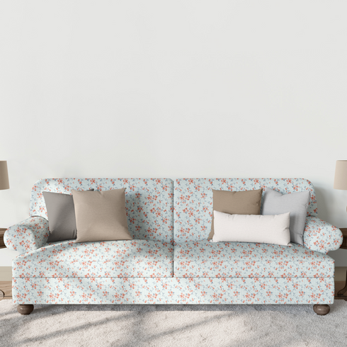 Patrón floral coral y gris sobre rayas azul cielo, flores delicadas con hojas decorativas sutex sofa mockup