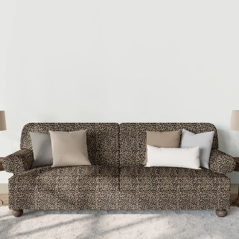 Estampado animal print de leopardo en café y beige sobre fondo negro sutex sofa mockup