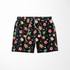 Patrón navideño con galletas decoradas en forma de estrellas, copos de nieve, árbol, casa y muñeco de jengibre sobre fondo negro. sutex swimtrunks