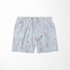 Patrón de flores rosadas sobre rayas azules y blancas verticales, diseño floral delicado y fresco sutex swimtrunks