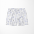 Patrón de flores estilizadas en líneas moradas sobre fondo blanco, diseño floral minimalista y delicado sutex swimtrunks