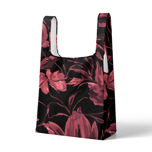 Patrón floral con flores de color rosa oscuro/burdeos sobre fondo negro, estilo artístico sutex tote mockup