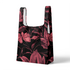 Patrón floral con flores de color rosa oscuro/burdeos sobre fondo negro, estilo artístico sutex tote mockup
