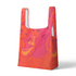 Patrón abstracto de colores vibrantes con tonos de rojo, naranja, púrpura y amarillo en forma de mármol líquido. sutex tote mockup