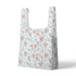 Patrón floral coral y gris sobre rayas azul cielo, flores delicadas con hojas decorativas sutex tote mockup