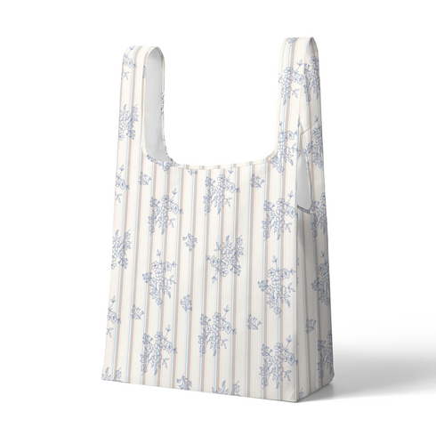 Patrón de rayas verticales con motivos florales delicados en tonos azules sobre fondo crema sutex tote mockup