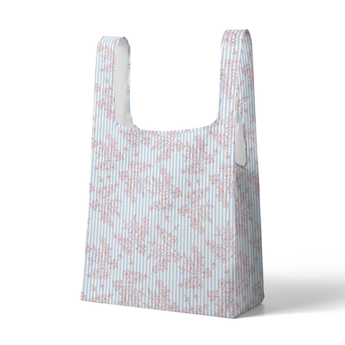 Patrón de rayas verticales azul cielo con delicadas flores rosado pálido dispersas sutex tote mockup