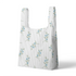 Patrón floral azul con ramas delicadas sobre fondo de rayas blancas y grises, estilo botánico sutex tote mockup