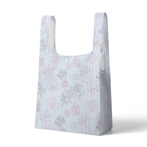 Patrón de flores rosadas sobre rayas azules y blancas verticales, diseño floral delicado y fresco sutex tote mockup