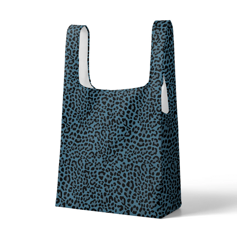 Estampado animal print de leopardo en negro sobre fondo azul petróleo sutex tote mockup