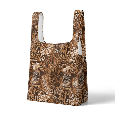 Estampado animal print con leopardo, serpientes y motivos abstractos en tonos café, negro y crema sutex tote mockup