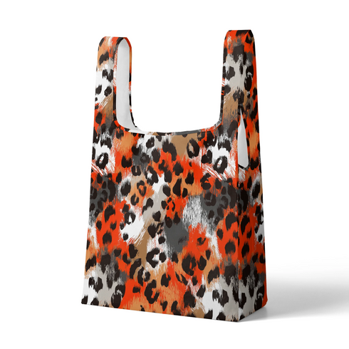 Estampado abstracto con manchas de leopardo en naranja, negro, blanco y café sutex tote mockup