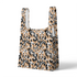 Estampado animal print en negro, café y blanco con manchas difuminadas estilo leopardo sutex tote mockup