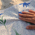 Flores Azules con Pepas Gris Toalla Viajera