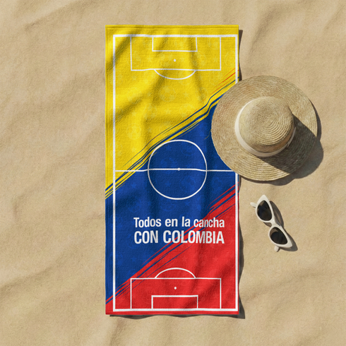 Cancha de fútbol con colores de la bandera colombiana: amarillo, azul y rojo con texto promocional sutex towel fullview