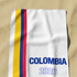 Bandera de Colombia 2026 con franjas amarillo, azul y rojo sobre fondo blanco sutex towel medium