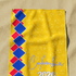 Diseño decorativo amarillo con patrón geométrico de rombos azules y rojos, texto "Virginia 2026 sutex towel medium
