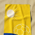 Bandera colombiana estilizada con balón de fútbol amarillo bajo sol radiante sobre franjas azul y roja sutex towel medium