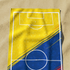 Cancha de fútbol con colores de la bandera colombiana: amarillo, azul y rojo con texto promocional sutex towel medium