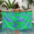 Formas de Hojas Verde Intenso y Azul Toalla Viajera