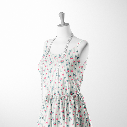 Patrón floral con rosas rosadas sobre fondo de rayas verticales grises y blancas sutex woven dress form mockup