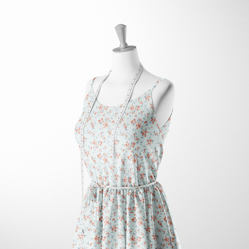 Patrón floral coral y gris sobre rayas azul cielo, flores delicadas con hojas decorativas sutex woven dress form mockup