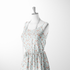 Patrón floral coral y gris sobre rayas azul cielo, flores delicadas con hojas decorativas sutex woven dress form mockup
