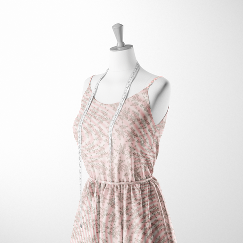 Patrón rosado con rayas verticales y estampado florales de ramas delicadas en gris sutex woven dress form mockup