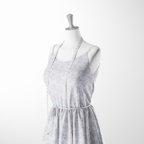 Patrón de rayas verticales azul cielo con delicadas flores rosado pálido dispersas sutex woven dress form mockup