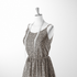 Estampado de pepas negras estilo leopardo sobre fondo beige sutex woven dress form mockup