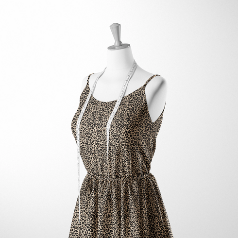 Estampado animal print de leopardo en café y beige sobre fondo negro sutex woven dress form mockup