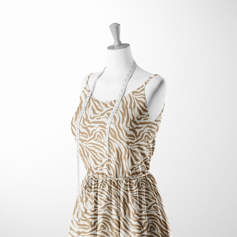 Estampado de rayas onduladas estilo cebra en café y crema sutex woven dress form mockup