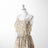 Estampado de rayas onduladas estilo cebra en café y crema sutex woven dress form mockup