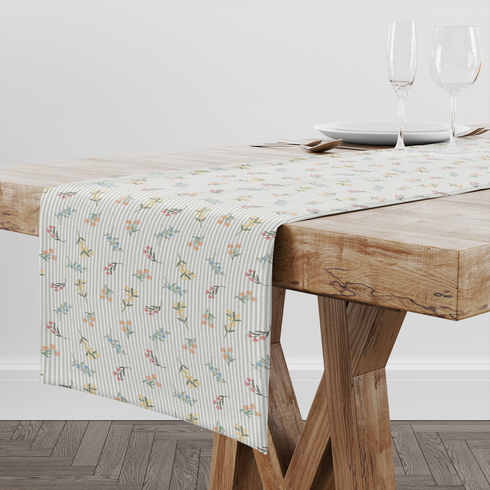 Patrón delicado de flores pequeñas en tonos rosado, amarillo y azul sobre fondo gris con rayas blancas table runner mockup