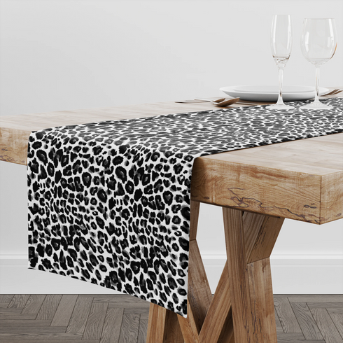 Patrón de leopardo negro sobre fondo blanco con manchas irregulares distribuidas verticalmente table runner mockup