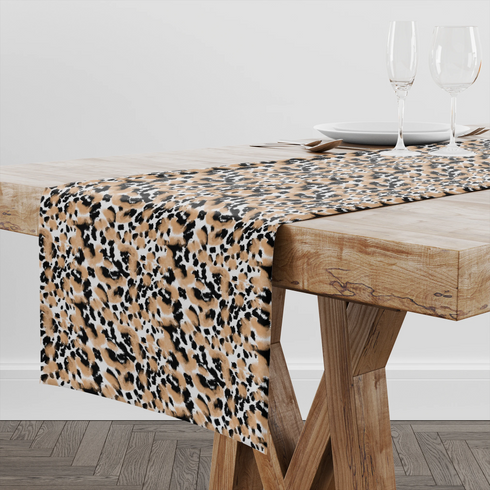 Estampado animal print en negro, café y blanco con manchas difuminadas estilo leopardo table runner mockup