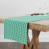 Patrón de cuadros en tonos verdes y blancos estilo tablero de ajedrez