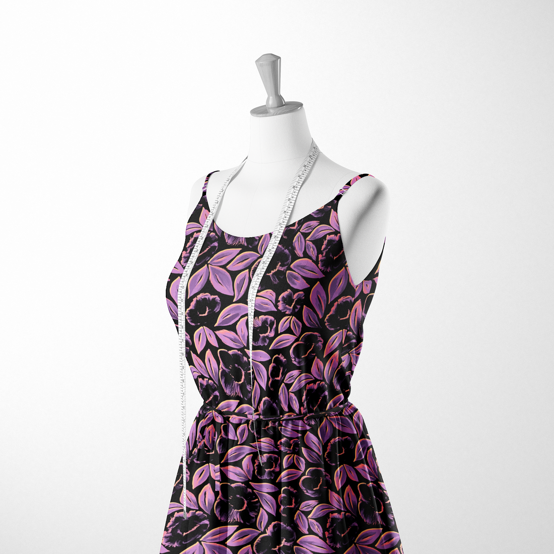 Patrón floral negro con pétalos púrpuras sobre fondo oscuro, estilo elegante y contrastante. sutex woven dress form mockup